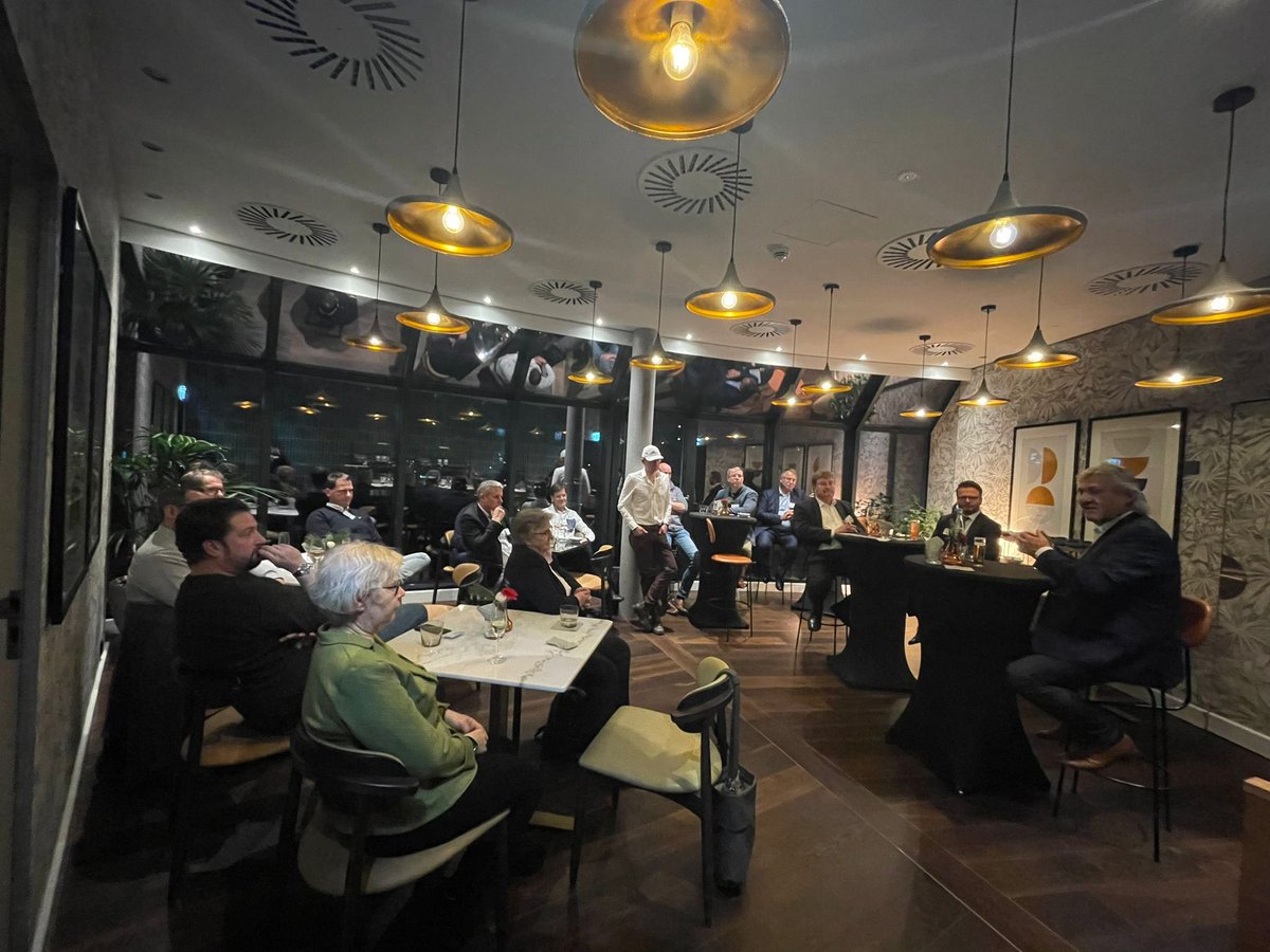 Kurz vorm Fest ging es für meine Kamingespräche noch mal ins Rheinland nach #Düsseldorf und #Köln zum Dialog mit unseren Mitgliedern. Anfang 2023 folgen weitere Termine in fünf Städten – ich freue mich auf den Austausch und wünsche frohe Weihnachten! #WirSindDATEV