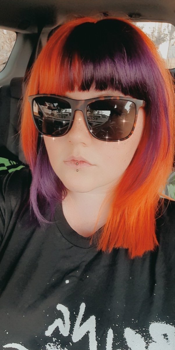 DeeAstorTTV's tweet photo. New hair for Christmas 
Also NOW OFFICIALLY ON HOLIDAY!!! 
And finally dressing how I've always wanted to https://t.co/f4CBo6fjMd