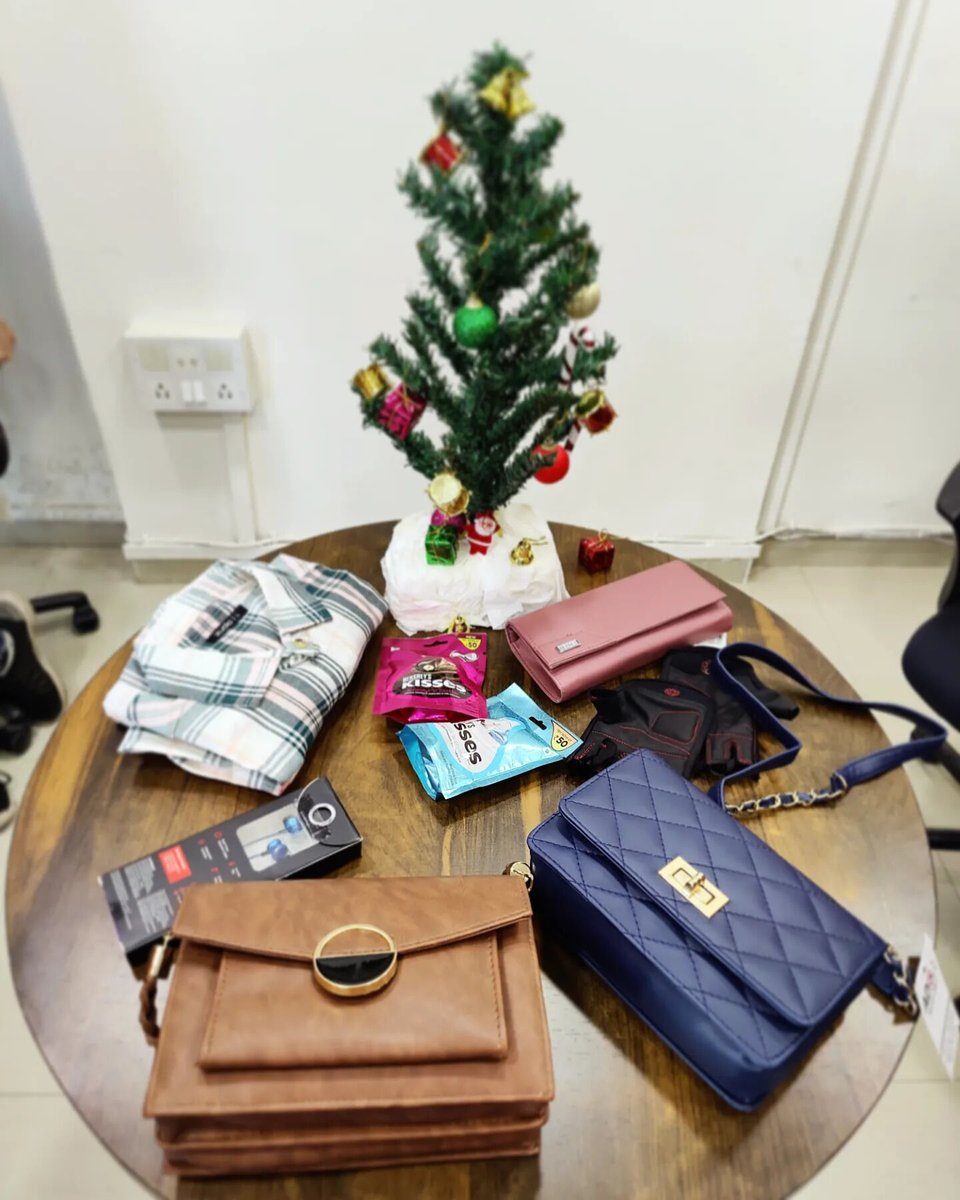 ThirdSlash's tweet photo. Secret Santa & Christmas Celebration at Thirdslash 🎉🌲❄️
#christmastree #christmascelebration #christmastime #merrychristmas #merrychristmas🎄 #christmasgifts #secretsanta #secretsantagift #thirdslash https://t.co/Zn3y9O1QVn