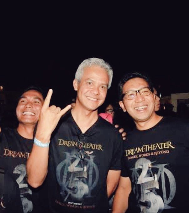 Lumayan bisa folbek 200-an. Ayo yg blm saya folbek, komen, RT atau like di sini ya.  

Saya folbek semua, tapi pelan² biar ga ditegur bang Elon. Klo dibatasi lagi, yo sabaar. 😊

Salam 🤟