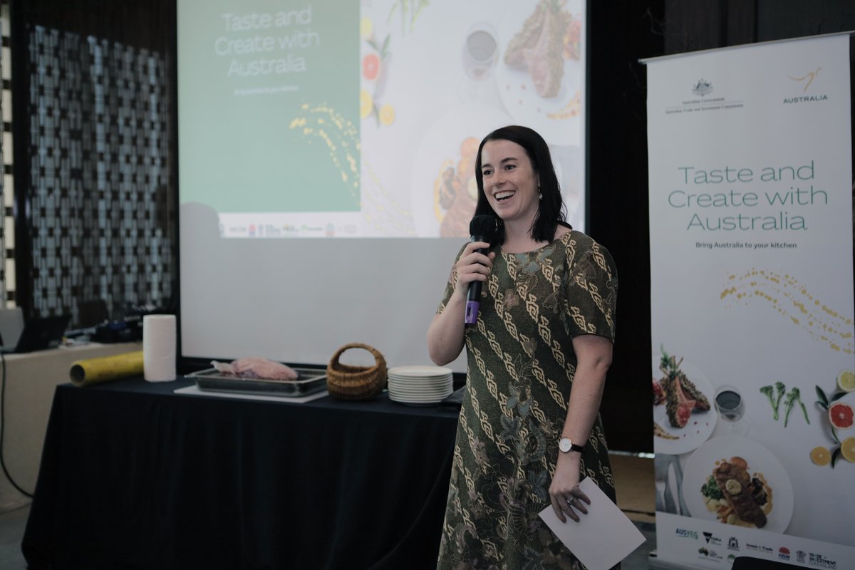 Austrade's tweet photo. Key industry bodies and Austrade #Jakarta hosted a workshop for sous-chefs demonstrating how to best handle #AussieProduce. 🥩 It was designed to promote the availability of fresh produce, new varieties and products to #ExecutiveChefs.
Find out more: https://t.co/flipJZrQfd https://t.co/MsdOtOyvA7
