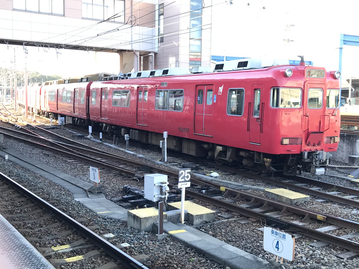 Toki36409189's tweet photo. 2022/12/23
名鉄6000系 6007f 廃車回送
#6007f
#廃車回送
#ありがとう6007f https://t.co/Jp95Y94HlB