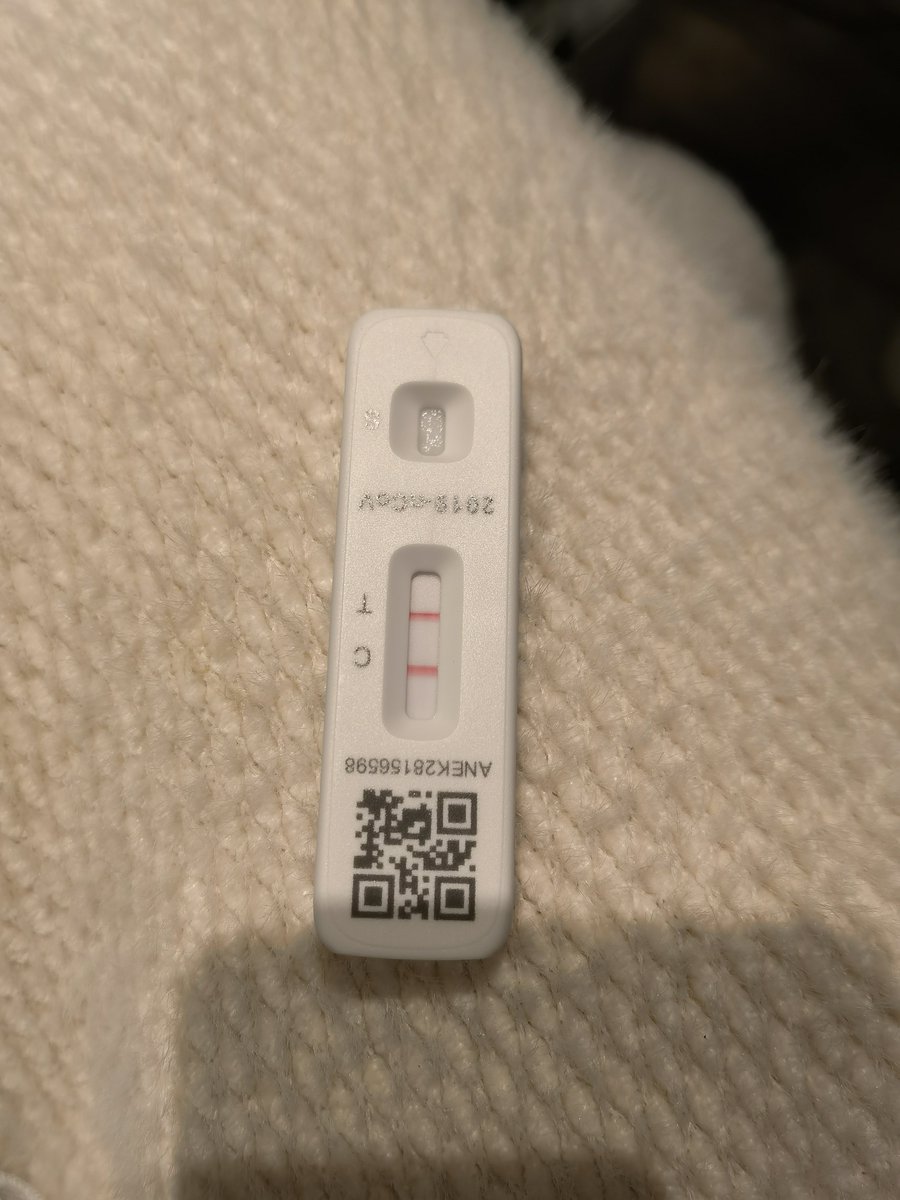 今天测抗原测着玩 结果竟然阳了🤤我是一点点症状都没有。前几天我朋友说我可能得了，但是我没有症状，我还不信，结果真的是这样。可能是我半个月前打了吸入式疫苗有关系，现在抗体值应该很高。平时每天都健身运动一个小时。可能要不是我测着玩都不知道感染过。感谢疫苗救了一命 https://t.co/I8m7EltqEO