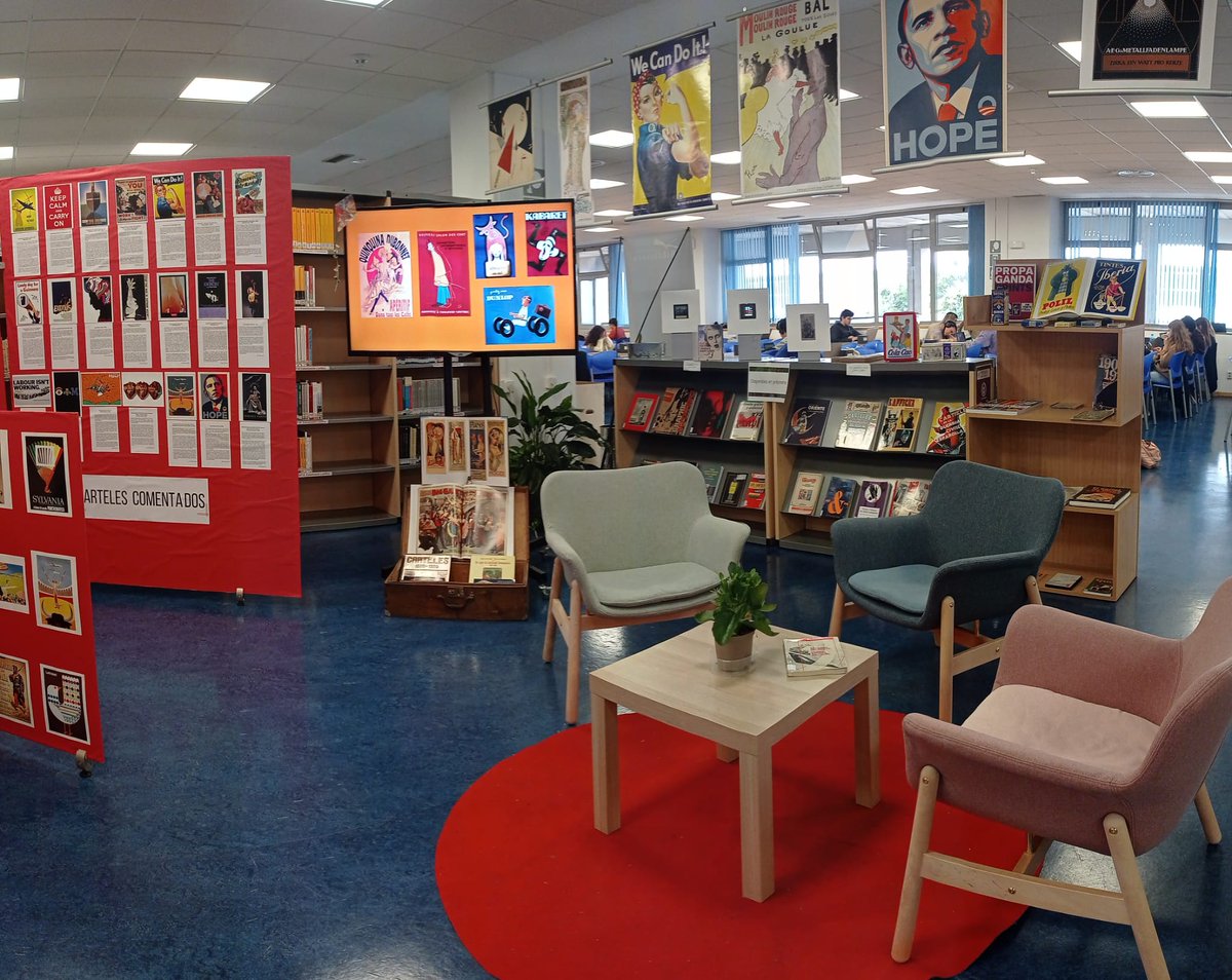 LolaRBrito's tweet photo. Exposición sobre El cartel publicitario en #BusComunicacion de @FCom_US @Biblioteca_US coordinada por @_manugarri . Visítala presencial o virtual. Estudiantes, Profesores y Bibliotecarios unidos en un proyecto muy interesante. https://t.co/HNaK5Iz42y