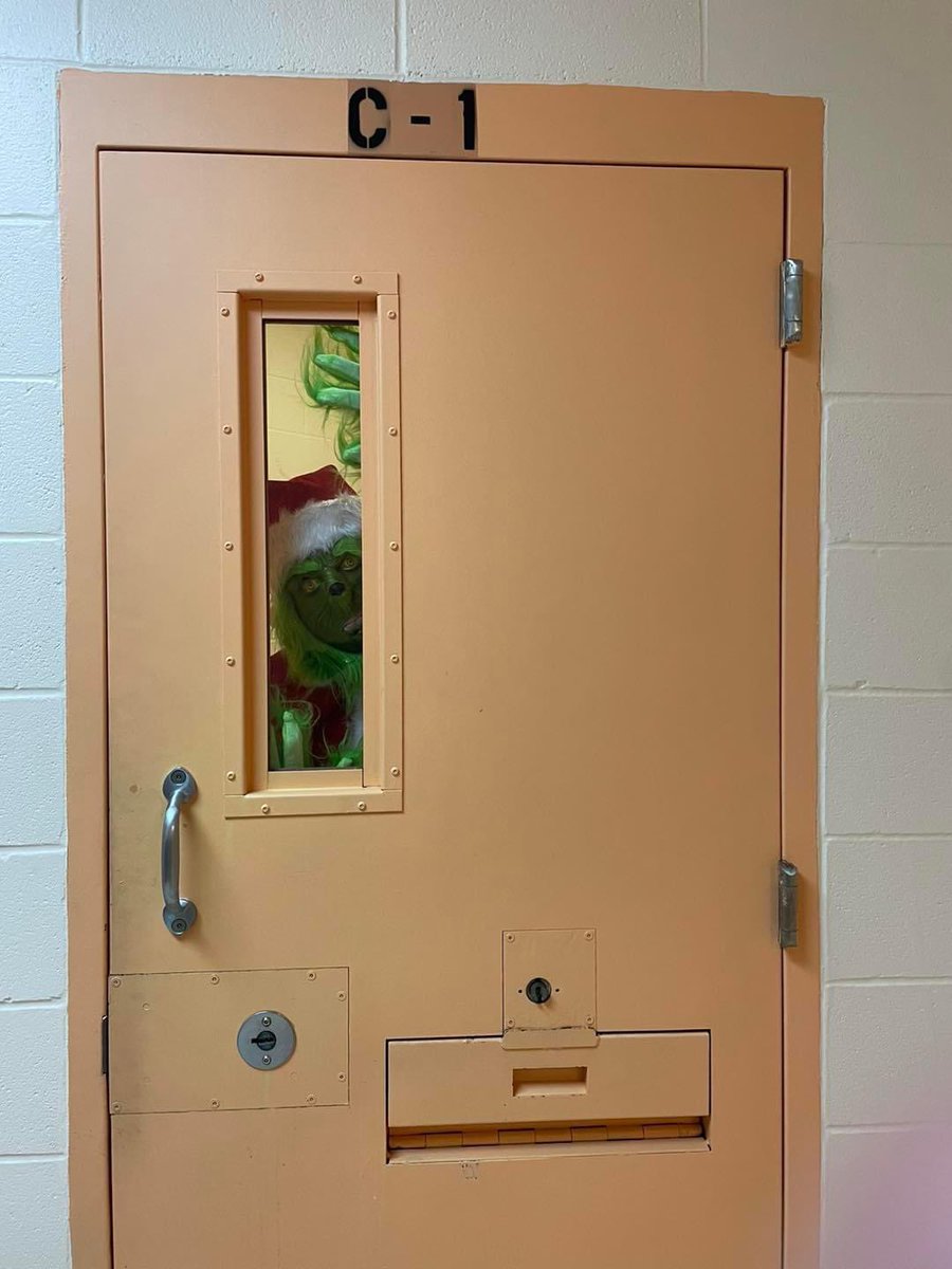 We have been receiving calls from citizens who are concerned that they saw the grinch out and about in Alton today.

Not to worry, he was doing community service under the watchful eye of Blue Santa. 

He is back in his cell so everyone can enjoy their Christmas Holiday. 🎄