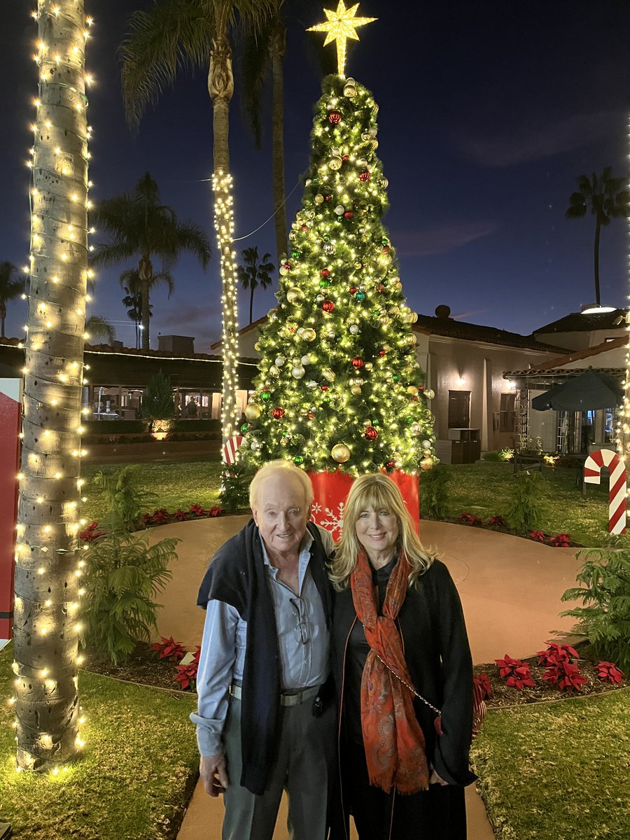 rodlaver's tweet photo. Have a safe and happy holiday, everyone. Itβs been an incredible year in tennis, and Iβm looking forward to another bright season in 2023! See you soon. π https://t.co/FNUAUzgqfk