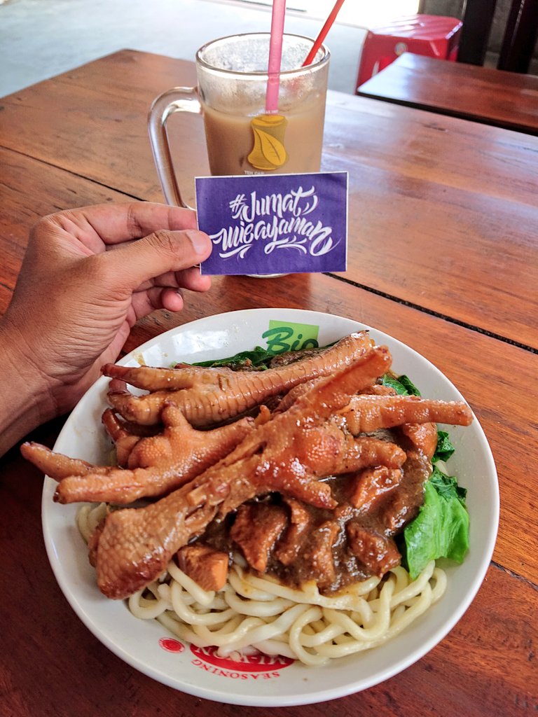 NurSetoAji's tweet photo. #JumatMieayaman menerima radar kuah kental di area Kalasan tepatnya di Mie Ayam Kuah Kental Kusuma Murni. Tambahi ceker lebih mantep lur dapat 3. Harga terjangkau, owner ramah, dan tempat luas serta bersih. Weslah hawane ngawe-awe gaske!

https://t.co/sgjAS6A23k

@InfoMieAyamYK https://t.co/RmfRRL0vyc