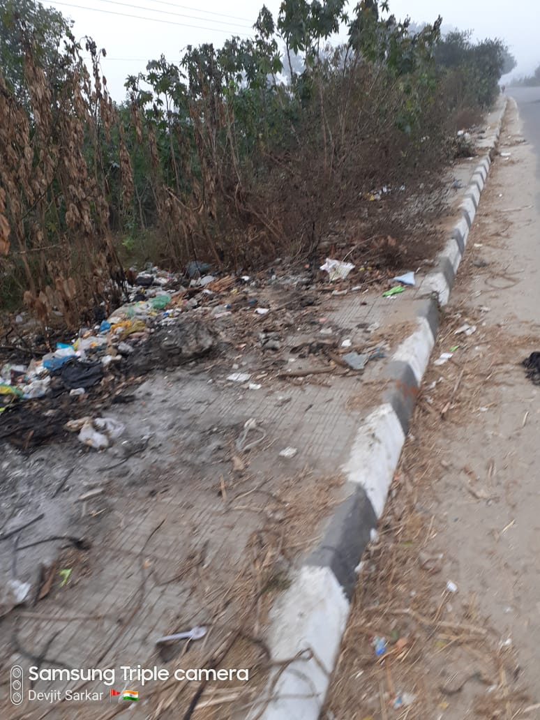 devjitds's tweet photo. @nitin_gadkari Namaskar !!
I want to keep your kind attention about poor condition of "Footpath &amp; side road" at National Highway which is near to renowned NIT College. There is no any space to walk in footpath. Many places are filled with garbages, jungles, bush, soils. https://t.co/RqMACECPhQ