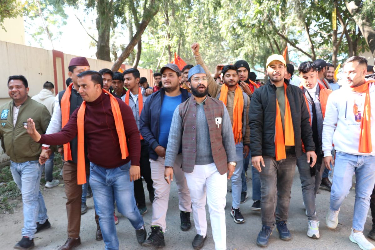 pankajmehta444's tweet photo. #निवेदन
24 की शाम होगी आशीष कुमार के नाम होगी
अध्यक्ष चुने आशीष कुमार #ABVP
अखिल भारतीय विद्यार्थी परिषद के प्रत्याशी आशीष कुमार के पक्ष में 24 दिसंबर को मतदान करने की अपील की। #AbvpDynamite https://t.co/4xzWlBhQZE
