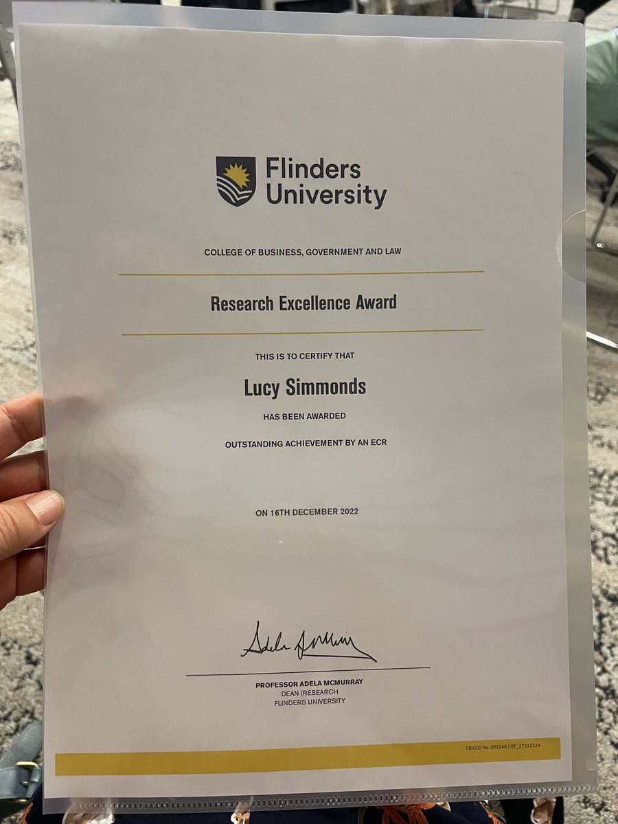 SimmondsLA's tweet image. Chuffed to receive the @flindersbgl ECR Research Excellence Award for my work to improve consumer wellbeing.