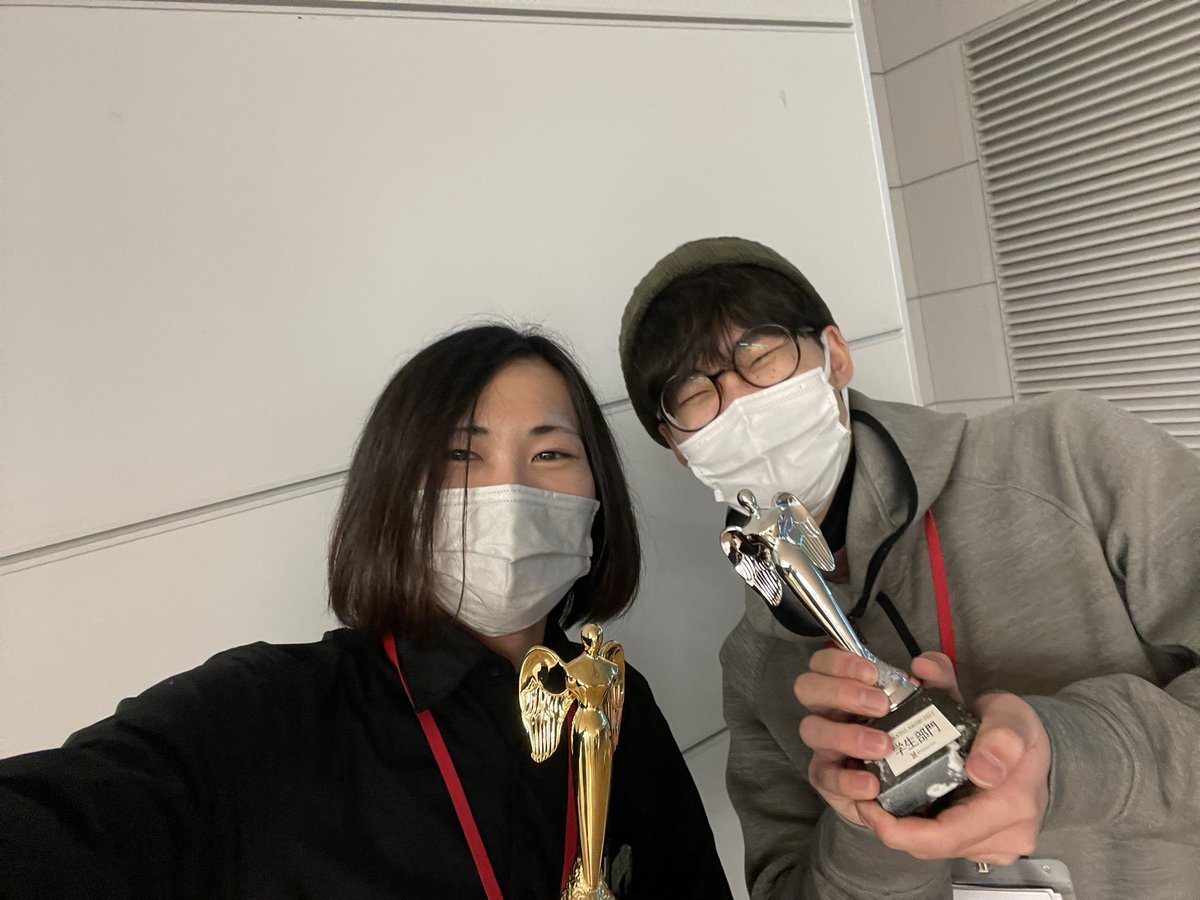 IMA8MAI's tweet photo. XR CREATIVE AWARDまさかの大賞をいただきだきました！ARコミックを擦り���けて良かったです(with 学生部門で受賞された今井さん) https://t.co/jTFdLS8LNf
