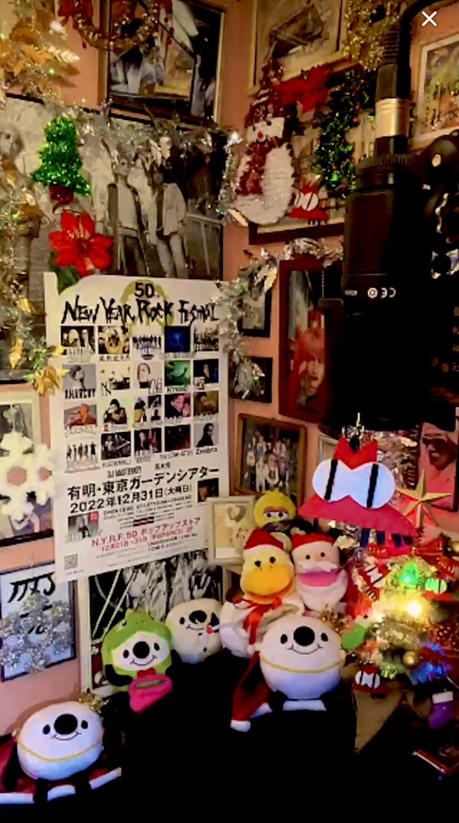 pandamarket's tweet photo. 配信ルームをデコってみました🌲🎅
赤い猫の名前はれっずCatです

#17LIVE
#17LIVER
#みんなのれっず
#REDS
#Xmas
#れっずCat https://t.co/WzquBT0JGU
