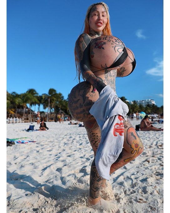 lust @ first sight?😛 https://t.co/opk44LoKt1<a href="/tag/slut"class="tags"><span>#slut</span></a><a href="/tag/nympho"class="tags"><span>#nympho</span></a><a href="/tag/cumonme"class="tags"><span>#cumonme</span></a>