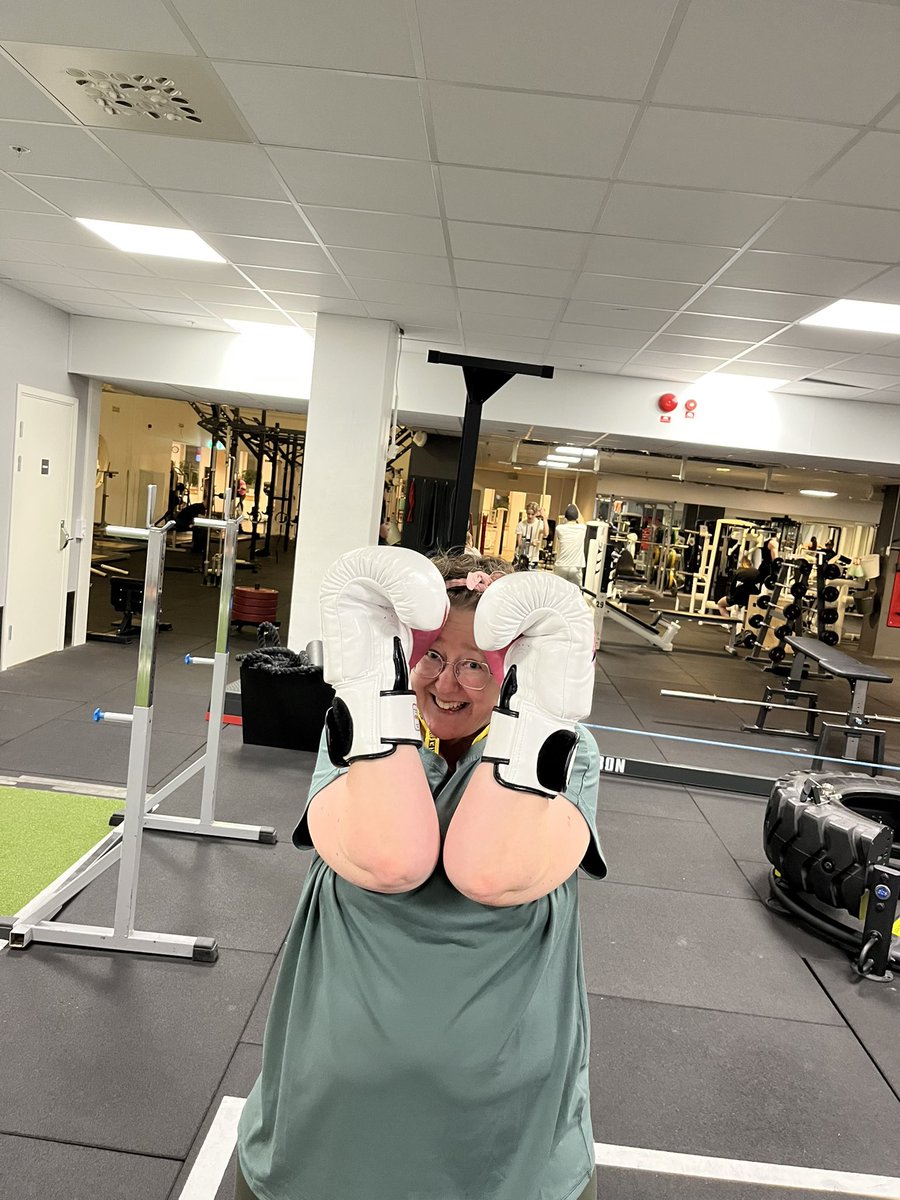 jespervarn's tweet photo. #Lucka23 i #FavoriterFrån2022 får bli denna lilla uppmaning:
”Låt hjärtat va med.”
I en ibland hjärtlös värld - var den som har ett större hjärta för människor omkring dig.
Livet är en fullkontaktskampsport - håll garden.
Men låt hjärtat va med. ❤️ https://t.co/8jhfgBpVYy