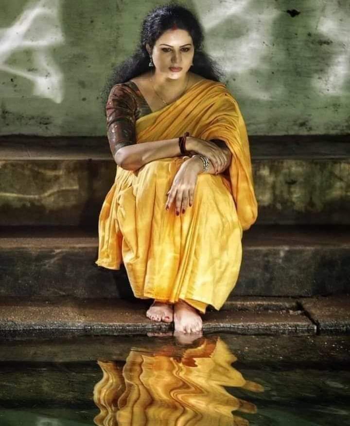 तुम्हें लिखने के बहाने नही ढूंढते...
तुम्हारे बहाने ही तो लिखते हैं हम
💕🌹

#बज़्म #अक्षरमाला #बांसुरी  #शायरांश #मेरे_अल्फाज, 
#अल्फाज़े_बयां #Anitavyas 👑