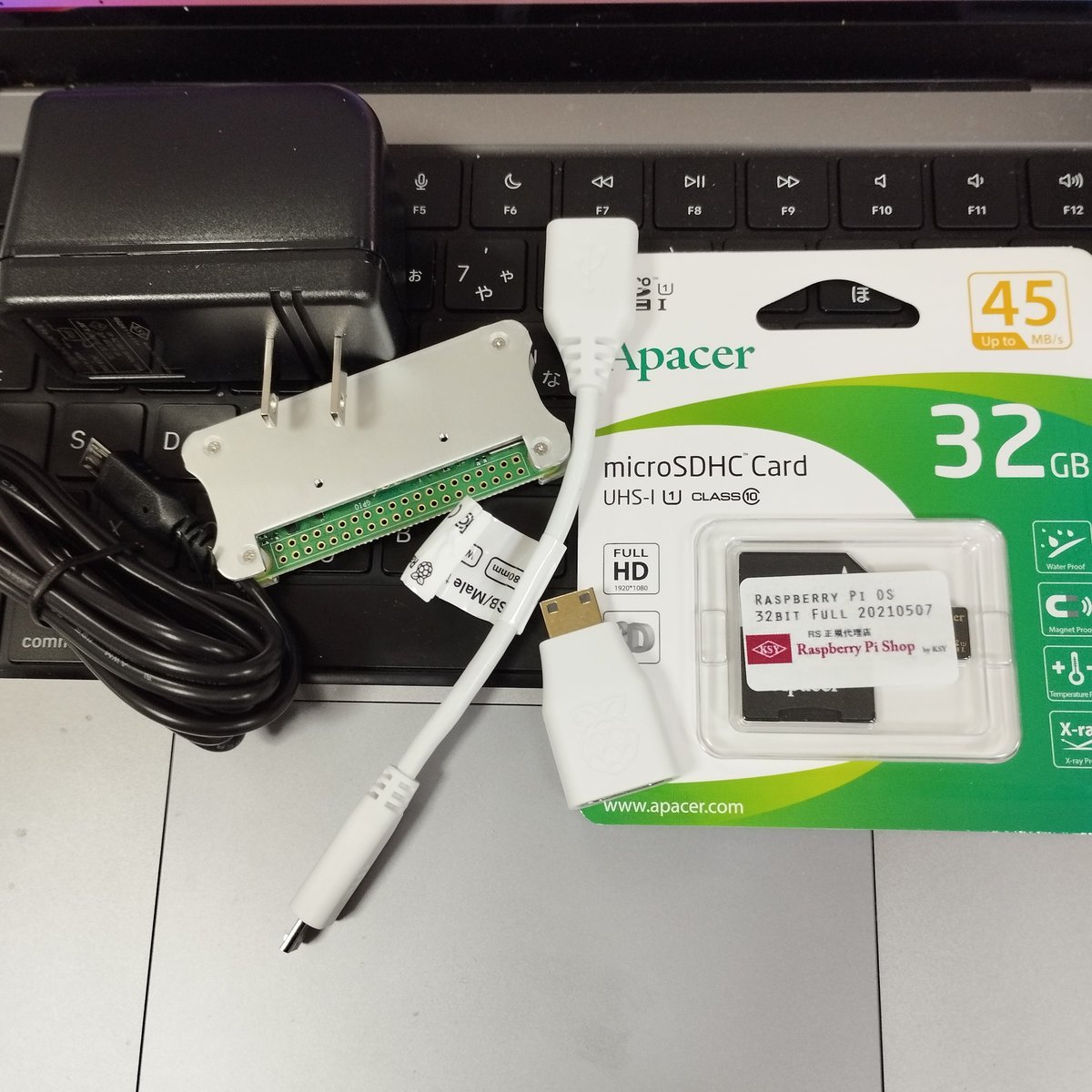 noppy1204's tweet photo. ピンが標準だと無いんですね！！(；´Д｀)ｶﾞｰﾝ💦

#RaspberryPi #zero2w https://t.co/NOVZ2Ppx3d