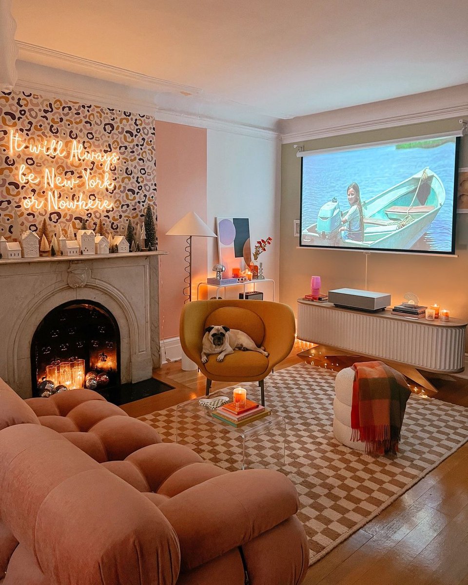 LGGulf's tweet image. How about spending a cozy movie night with #LGCineBeam? 

(📷: @honeyidressedthepug)

#HU715QW #USTprojector #holidays #4Kprojector #cozyhome #cozyevening #interiorinspiration #LG #LGGulf