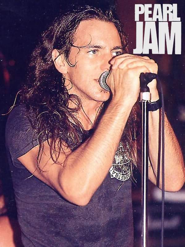 Happy birthday EDDIE VEDDER!
(December 23, 1964) 