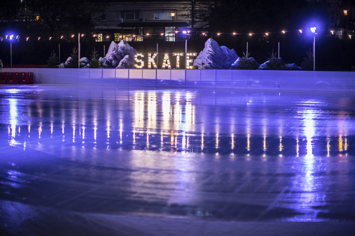 HealthSciUni's tweet image. Bournemouth this time of year really is a #ChristmasTreeWonderland! 🎄⛸️✨ To our wonderful staff &amp;amp; students staying local during this festive period, make sure you make the most of what our lovely town has to offer! 💜 #FestiveFunByTheSea #ChristmasinBournemouth #ChristmasEveEve
