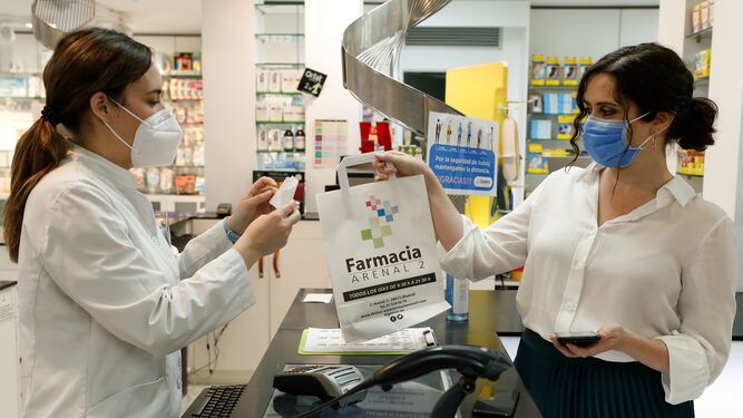 Idiazaquso's tweet photo. La nueva Tarjeta Sanitaria VIP que ponemos en marcha te permite, por 2,99€ al mes, tener prioridad a la hora de conseguir cita en tu médico de Atención Primaria. 

Y por sólo 9,99€ puedes pasar a categoría Oro, con prioridad en la lista de espera hospitalaria.

Gestionando. https://t.co/MJ6qvohhxP