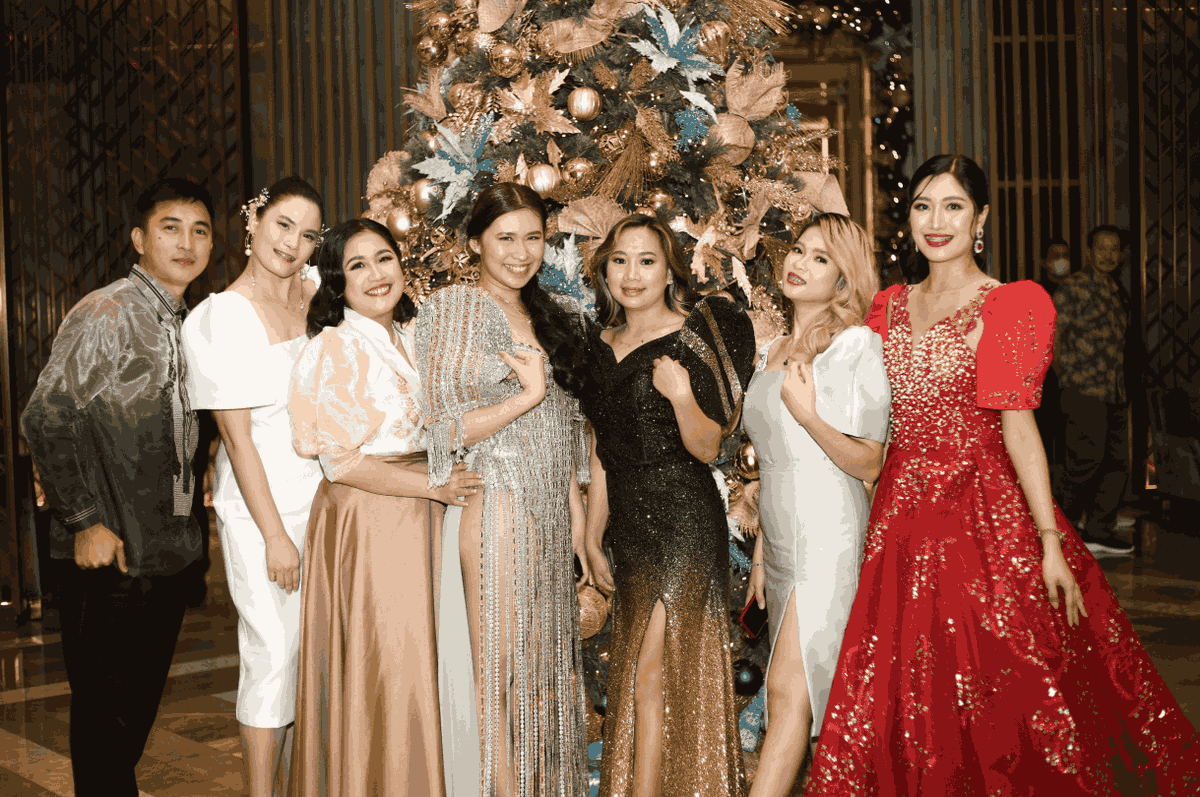 kmc_solutions's tweet photo. The #holidays are a time for office #parties and celebrations, as it is a great way to let the #team enjoy themselves. This year, we celebrated the holidays by wearing our Filipiniana-inspired glam in celebration of #Filipino #culture.

How do your teams celebrate the holidays? https://t.co/qtO5qWO3HX