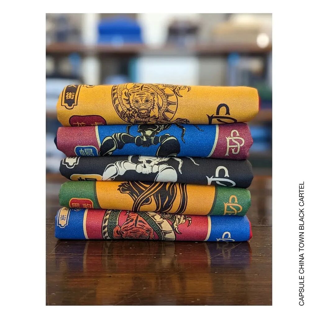 seeteesofficial's tweet photo. Da un viaggio a Shanghai, dall'incontro casuale con @ecko_mike_d, la nuova capsule Chinatown Black Cartel. Su t-shirts e felpe regular fit in cotone Gots.

From a trip to Shanghai, from a casual meeting with  @ecko_mike_d, the new Chinatown Black Cartel … https://t.co/5qYYFsk6sB https://t.co/yWReP8bkRy