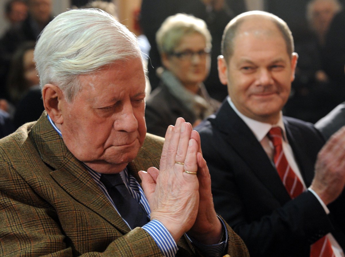 Heute vor 104 Jahren wurde Helmut Schmidt († 2015) geboren. Er war von 1967 bis 1969 unser Fraktionsvorsitzender und von 1974 bis 1982 Bundeskanzler.

Wir denken an Dich!

Foto: dpa/Marcus Brandt