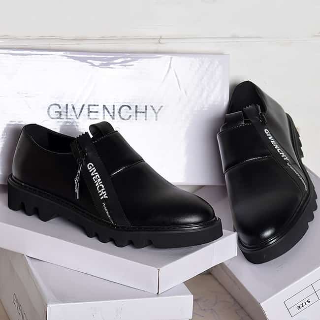 kemileonis's tweet photo. 🔥🔥🔥
*# GIVENCHY
*#FullyBoxed*
Black = 41____45.
*30,000*
🔥🥦🔥🔥🔥🔥🔥🔥🔥🔥🔥🔥🔥 https://t.co/6NrwH4BZYB