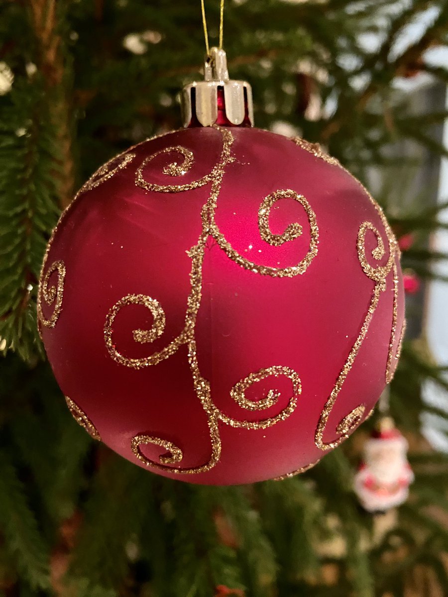 Kiitos kaikille VII suomalaisen perheterapiakongressin ystäville tästä vuodesta! Rauhallista joulumieltä perheisiinne, hetken taukoa arjesta ja kynttilän valoa 🎄🕯️