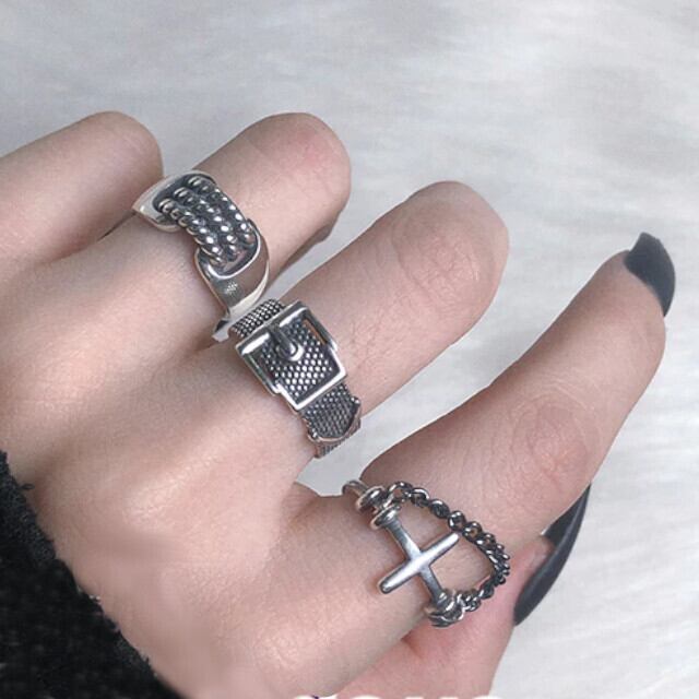 gothic_fetish's tweet photo. ╱
　閉店まであと4日❗️
【70%OFF】#閉店セール開催中📣
╲
【縄リング】

アンティーク加工されたシルバーのロープモチーフリング✧
サイズ調節が可能で男女問わずお使いいただけます。
https://t.co/hFyyz2yJVH

#リング https://t.co/7W8gpye2X8