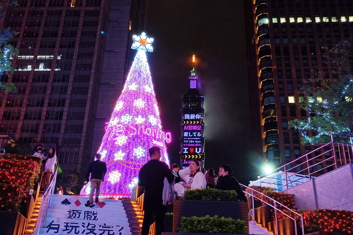 【台湾クリスマス】 2022年は台北市と新北市で見つけたクリスマスをご紹介 https://t.co/uFQSQnFd37 雪に憧れる台湾人らしく「ホワイトクリスマス」風のイルミネーションが人気！クリスマスが終わっても年末年始まで楽しめるのが台湾あるあるで