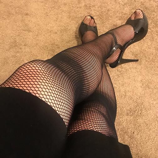 haley_cd's tweet photo. Which look better? The thigh high stockings with garters or the fishnets? Any leg worshippers/admirers out there?
#feet #footfetish #footslave #footjob #heels #platforms #footworship #feetworship #thighs #thickthighs #submit #slaves #fetish #legs #garters #stockings #chaturbate https://t.co/lkN9eQZU1J