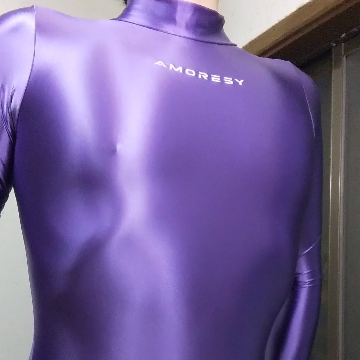 首から下だけAMORESY 