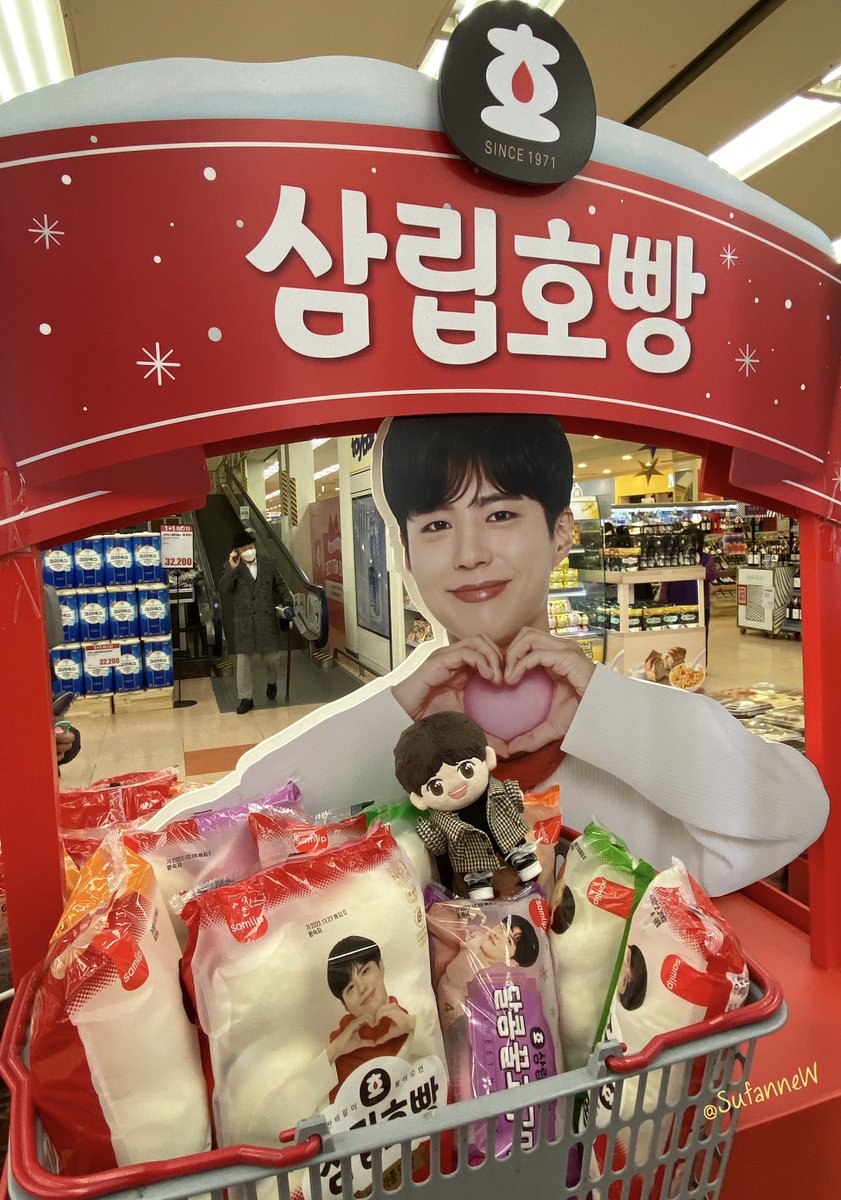 SufanneW's tweet photo. Tour-end shopping 🛍🛍🛍
@BOGUMMY
#パクボゴム
#ParkBoGum
#朴寶劍
#박보검
#พัคโบกอม
#삼립
#samlip https://t.co/B2uAq0u5pZ