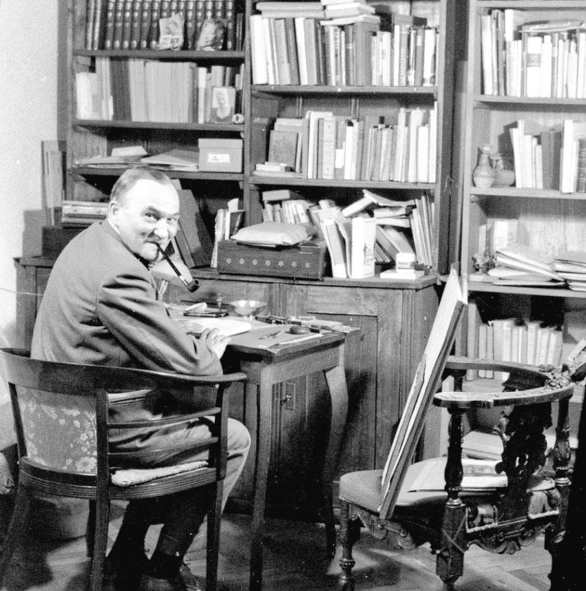 Letnapark's tweet photo. Man bezieht Wörter wie Wohnungen. Allmählich füllt man sie aus. 

Heimito von #Doderer *5.9.1896 – 23.12.1966 Wien
 
Es hat alles zwei Seiten. Aber erst wenn man erkennt, dass es drei sind, erfasst man die Sache. 

[Barbara Niggl Radloff] https://t.co/TRb5XoFNM2
