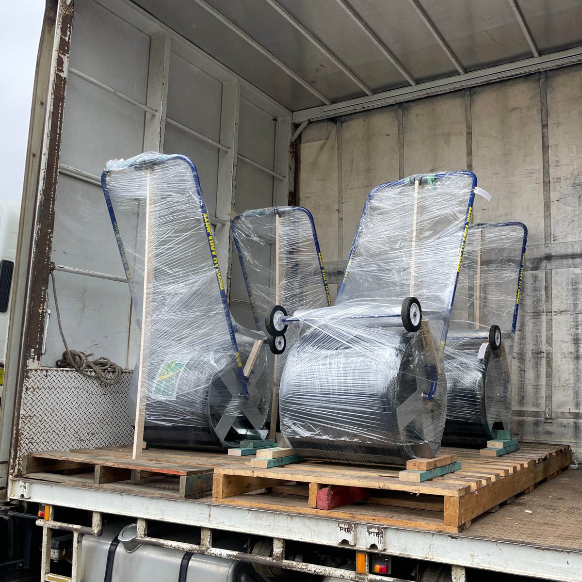 In the spirt of Christmas we have a full truck of Aqua Wizz’s heading out this week! On the way to <a href="/FlemingtonCC/">Flemington Cricket</a> , <a href="/MagpiesCMCC/">Camberwell Magpies</a> and <a href="/SnakesCricket/">Cab Sports Cricket</a>.