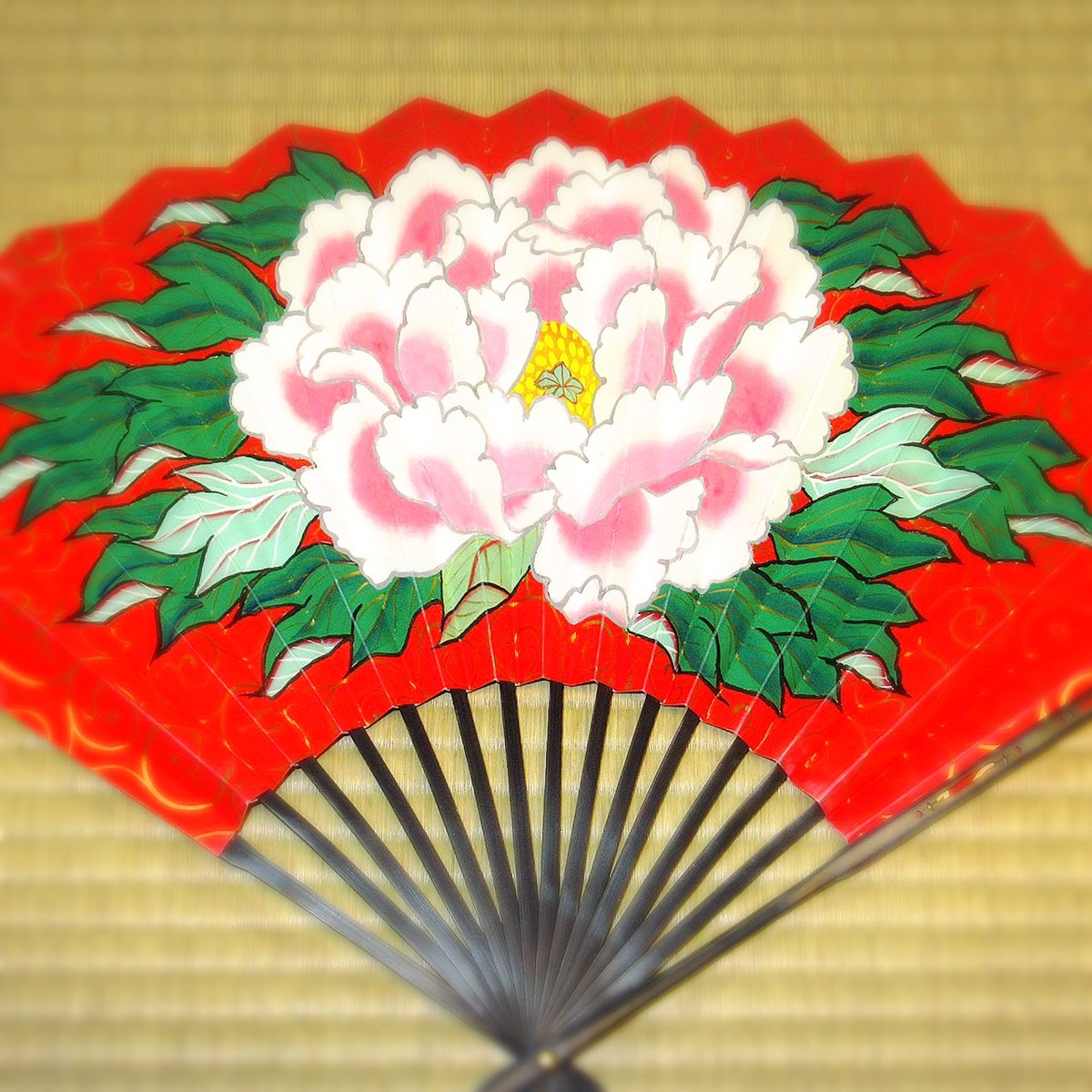 葵の上 道成寺 中啓 赤地一輪牡丹黒骨 扇子舞扇 日本舞踊 花柳流 藤間流 泉流 一輪牡丹の中啓 道成寺の中啓には鬼神が好むという牡丹が描かれてい