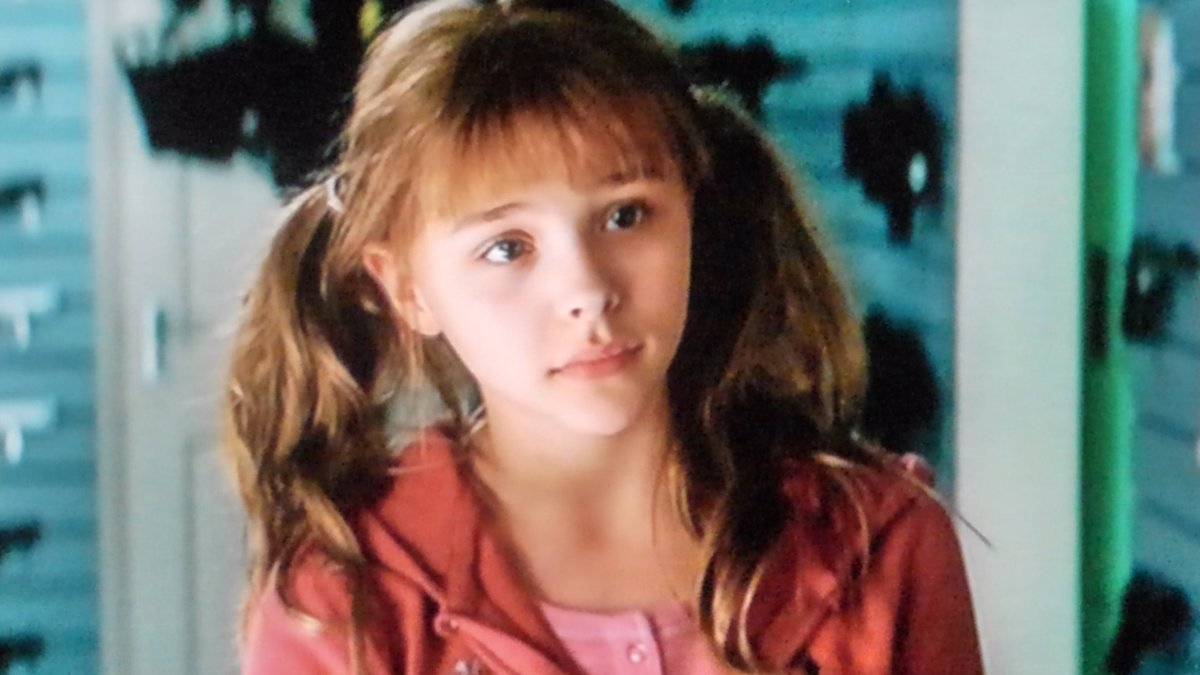 EndMetal's tweet photo. 映画『キック・アス』(2010/
英・米)を視聴。
監督/マシュー・ヴォーン
主演/アーロン・ジョンソン
クロエ・グレース・モレッツの
出世作となった英国のM・ヴォー
ン監督の自主映画。ハリウッドの
メジャーはヒットガールの設定に
難色を示したらしい。英国流のユ
ーモア溢れる良作。続編は凡作😛 https://t.co/3iKemHWFg3