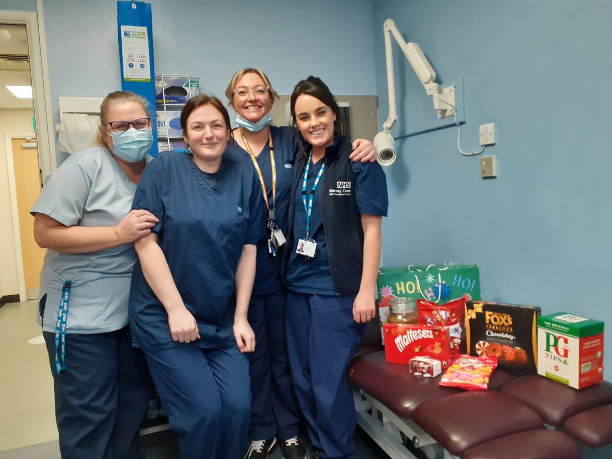 msc_rgn's tweet photo. It was lovely visiting the WICs yesterday, chatting to staff &amp; dropping them a few gifts to keep them going for over the xmas period of SLT &amp; to say thanks for all their hard work.🎄🎅 @MichelleUIC @Cathy42548342 @ktcbaxter #wics #UIC https://t.co/FOEokXgKpW