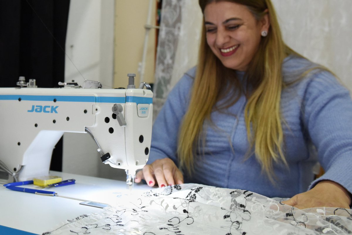 UNDP_Kosovo's tweet photo. ๐ Ending this year on a high note with 400 grants delivered to beneficiaries of Self-Employment & Business Expansion Programmes, part of our #ALMP project.
๐๐ปโโ๏ธ๐๐ผโโ๏ธ 242 repatriated women & men had the chance to settle & start anew in #Kosovo, while 158 expanded their businesses. https://t.co/iFajyVg8DY
