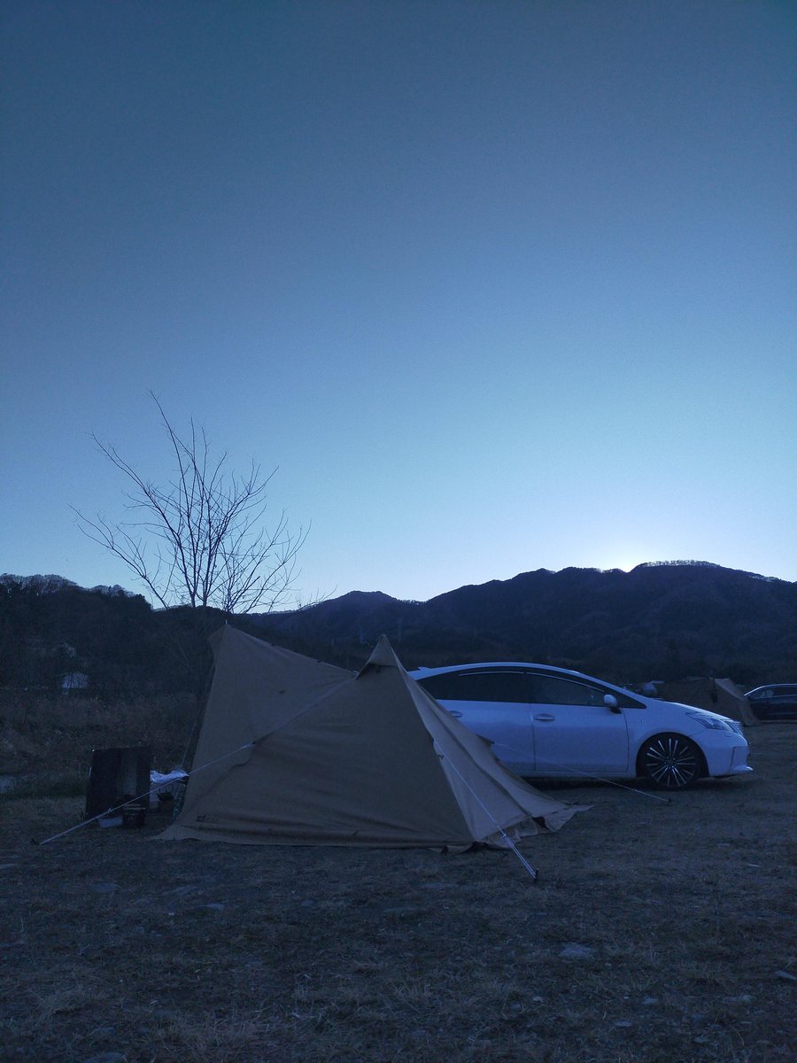 BinBow_Camper's tweet photo. 夕方からキャンプ⛺に。
うへっ!寒い!ハイボールじゃなくてCOFFEE TIME☕
#ソロキャンプ
#キャンプ
#WAQ
#ALPHATC
#FUTUREFOX
#ヒーターアタッチメント
#鉄瓶
#coffee
#COLEMAN
#Unleaded533STOVE
#BAPE
#SOREL
#NEWERA
#パイロットキャップ
#WORKMAN
#焚き火ダウン
#シェフパンツ
#貧乏キャンパー https://t.co/CQsbI4cOCW