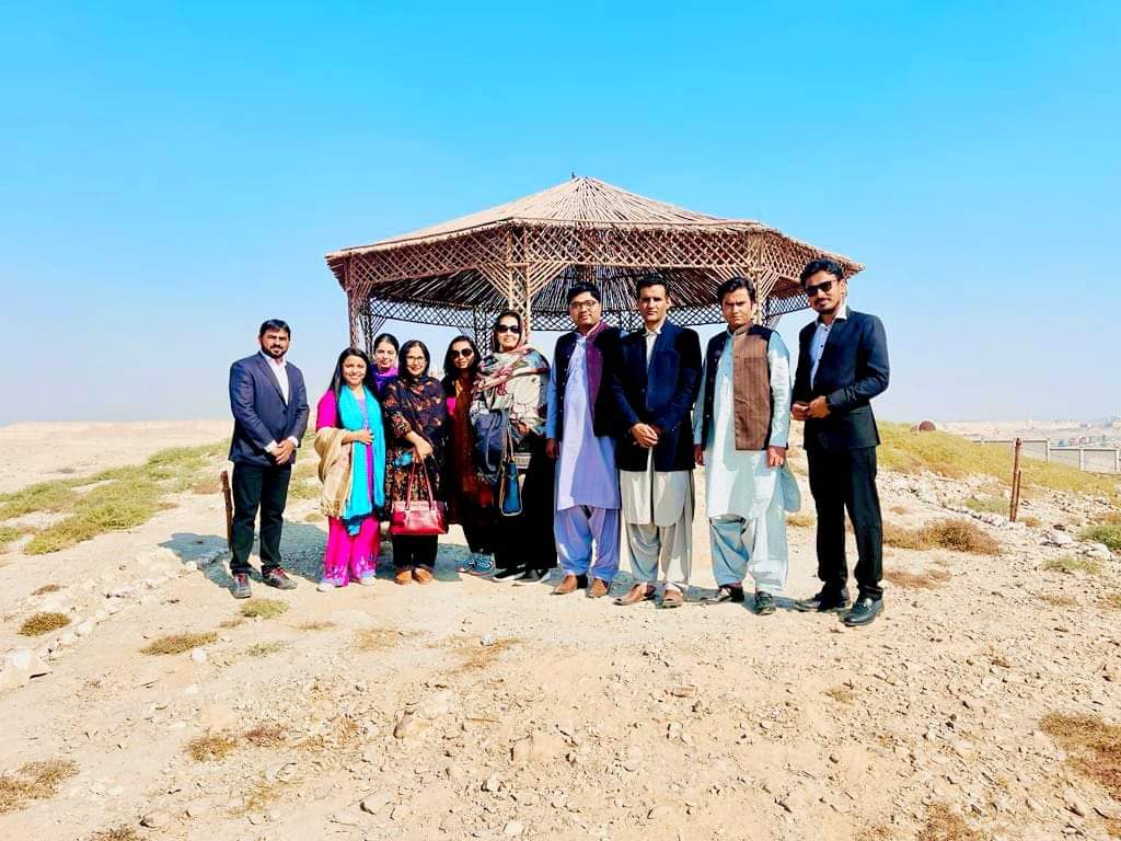ArorUniversity's tweet photo. University hosted a visit of delegation Dr. Uzma Z. Rizvi (Assoc. Prof. PRATT ISLAS, New York, USA), and Prof. Tasleem Alam Abro (Chairperson Dept. of Archeology / Director Archeology &amp; Anthropology Museum, SALU Khairpur)

#ArorUniversitySindh https://t.co/KxNiemPV7x