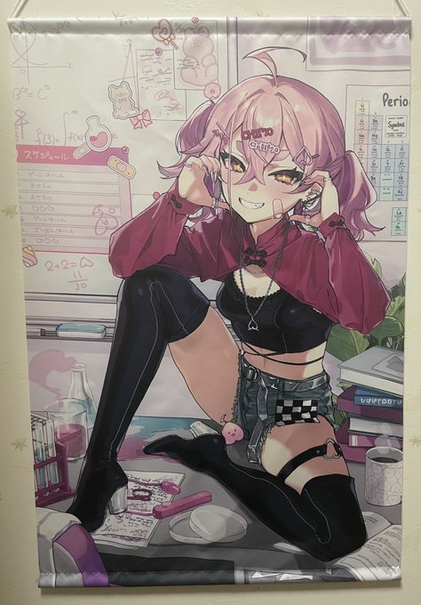 タペストリーこんなかんじ〜!印刷きれい!でかい!!みんなにお届けするのにはロゴ入るよ〜ん あとサイン入りはサインいれる!

▽まだ間に合うわよ▽

https://t.co/vsnHGA163a

#餅桃ちも 