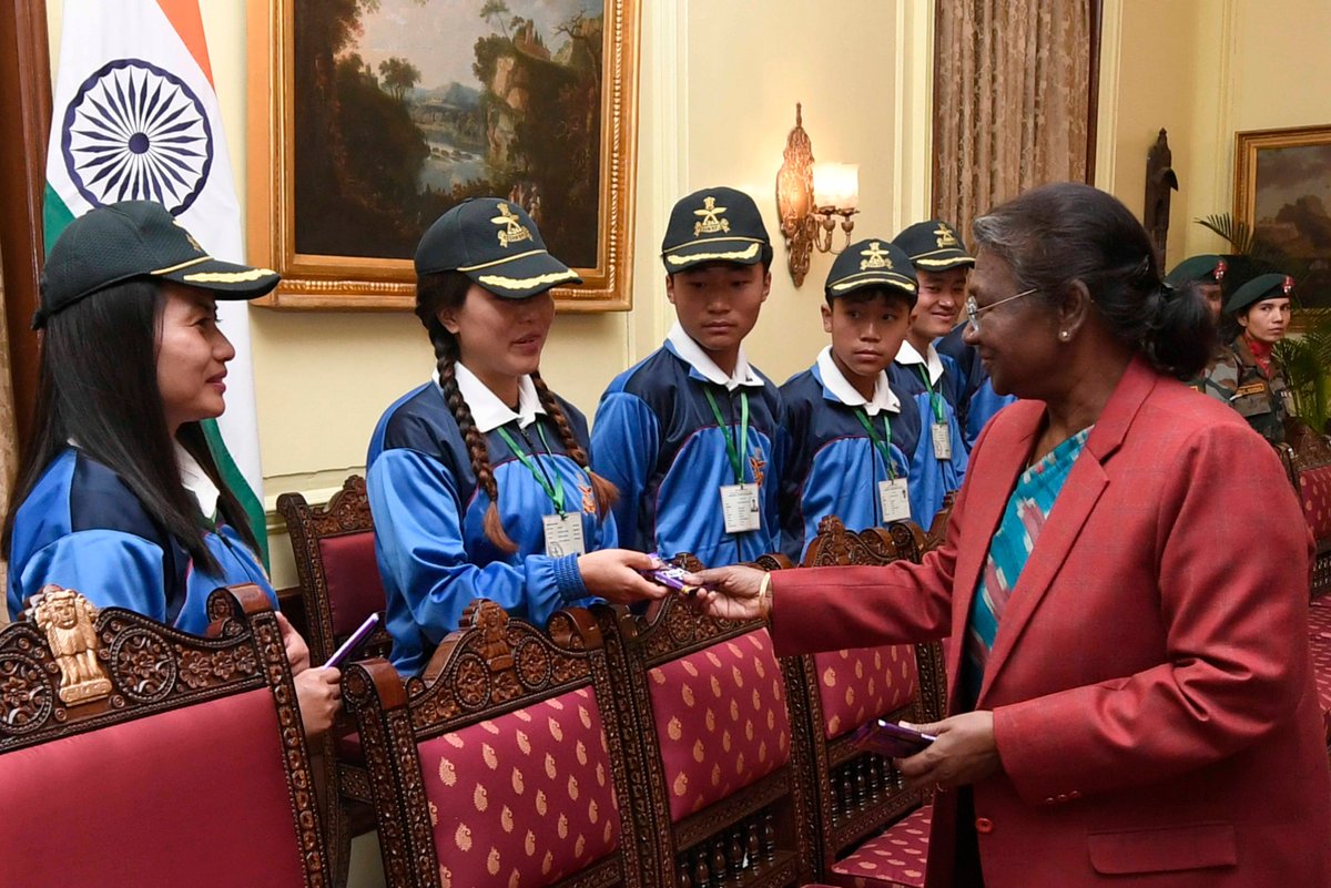 President Droupadi Murmu met a group of school students from Shangshak village of Manipur. The students are on a National Integration Tour organised by the Assam Rifles.