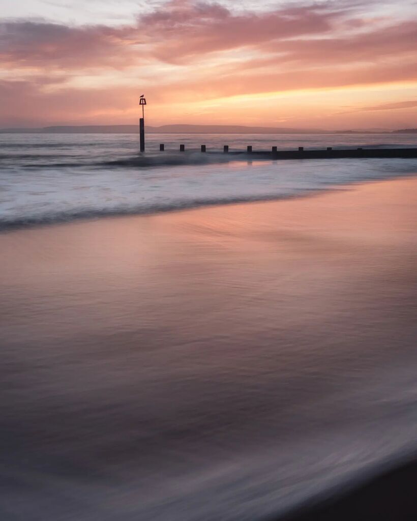 Right, that is me signing off, I'll leave you with a lovely winter sunset from earlier in the week, see you all on the the other side, Merry Christmas and a happy new year to you all.
.
#omsystem #olympus #defythemoment #Dorset #bournemouth #lovebournemo… instagr.am/p/CmgF5s4jJyu/