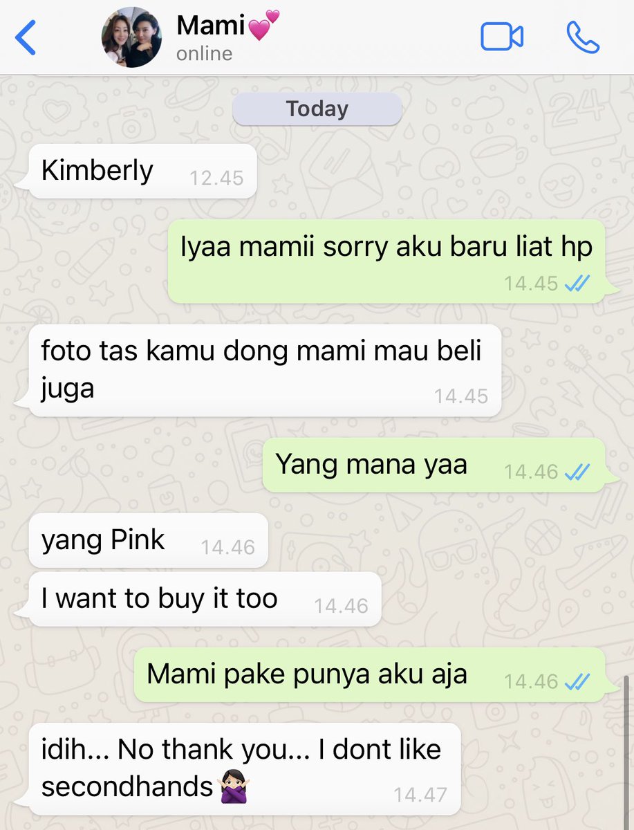 vvrites's tweet photo. selamat hari ibu walaupun telat sehari for Mami💕 https://t.co/4fmKzPEXic