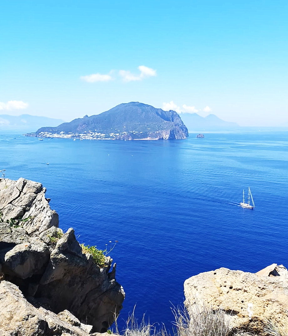 AlbertoEchinus's tweet photo. Panarea dall’ alto di Basiluzzo (2022).
Buon Natale a tutte. https://t.co/fBQ0iqxZbe
