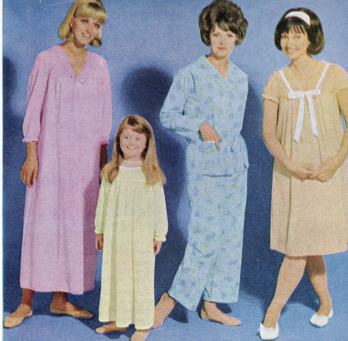 CoopHeritage's tweet image. Twas' the week before Christmas, and all through the land - families were planning their festive Instagram...
These lovely man-made fibres were advertised by the Co-op Christmas Catalogue in 1968 for all the family #12Daysof Christmas #Family #ARAScot