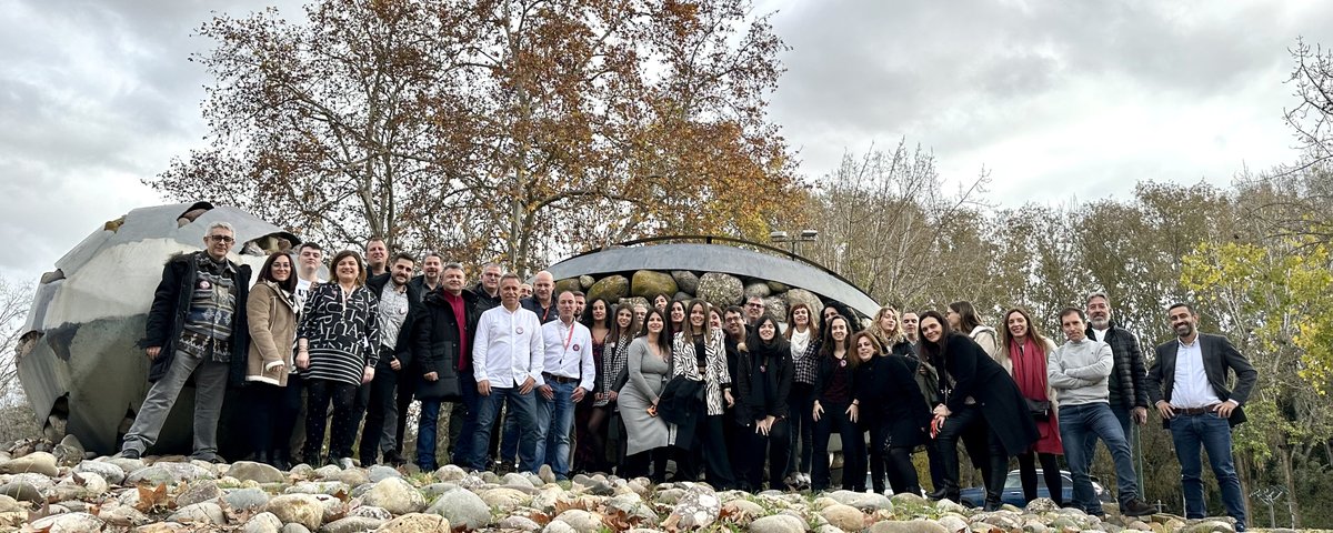 esofitec's tweet photo. Este es el equipo que formamos parte de #Esofitec, con 1trayectoria de 30años creciendo junto a nuestros clientes. 
Todo gracias a la confianza que nos habéis dado y al esfuerzo de todo el equipo humano.
🎊 En nombre de todos os deseamos unas Felices Fiestas y un Próspero 2023🎊 https://t.co/9wcxlEWZtd