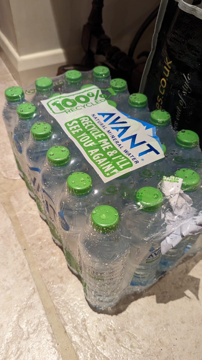 Oh @SEWaterUK it's just as well you don't run breweries too. 6 days after our water went off you finally get round to providing us bottles of water. At almost exactly the same time that the taps come back on.